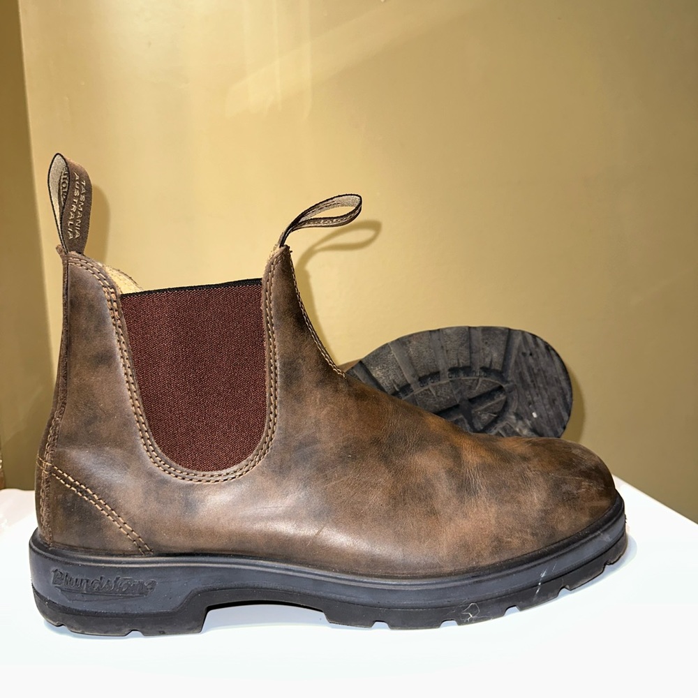 Classic #585 Rustic Brown Blundstone Boots